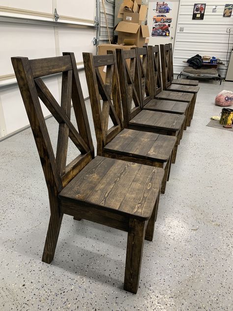 DIY Farmhouse X-back chairs! Dining Room Chairs Diy, Farmhouse Table And Chairs, Diy Esstisch, Classical Kitchen, Dining Chairs Diy, Farmhouse Table Plans, Chairs Diy, Farmhouse Table Chairs, Homemade Furniture