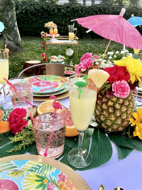 Tropical Flamingo Dinner Party - Pop of Gold Tropisk Fest, Flamingo Party Supplies, Flamingle Party, Tropical Birthday Party, Aloha Party, Luau Birthday Party, Flamingo Tropical, Fiesta Tropical, Pineapple Parties