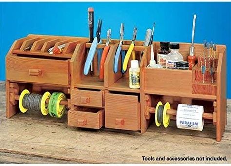 Workbench Organization, Rangement Art, Workbench Plans Diy, Woodworking Storage, Diy Workbench, Sewing Supplies Storage, Workbench Plans, Garage Work Bench, Workshop Organization