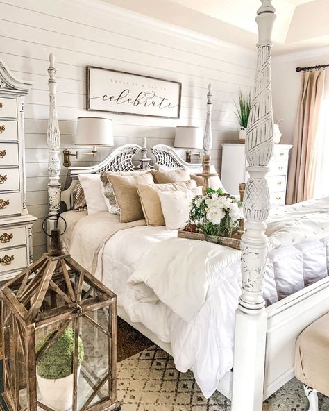 🌿Cottage | Farmhouse on Instagram: “💗 CELEBRATE! Did you celebrate your mom yesterday! “My mother is my root, my foundation. She planted the seed that I base my life on, and…” Bed Tray Decor Ideas, Bed Tray Decor, Tray Decor Ideas, Rustic Bedroom Design, House Guests, Modern Farmhouse Bedroom, Rustic Bedroom Decor, Bed Tray, Pallet Furniture Bedroom