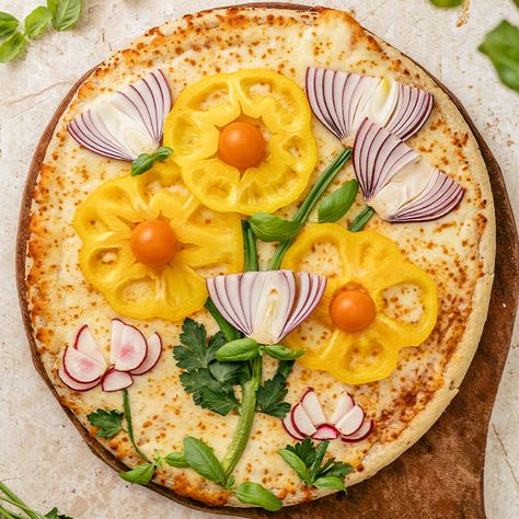 Pizza Flower, Home Run Inn Pizza, Flower Pizza, Spring Flower Garden, Garden Pizza, Pizza Shapes, Pizza Art, Vegetarian Thanksgiving, Summer Foods