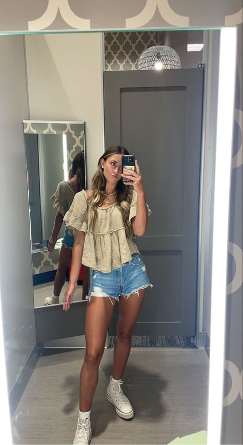 Outfits For Walking All Day Summer, Cute Summer Outfit Inspo 2023, Cute Outfits For Theme Parks, Outfits To Wear To A Graduation Party, Cute Summer Jean Shorts Outfits, Girly Summer Outfits 2023, Non Cropped Summer Outfits, Cute Spring Outfits 2024, Busch Gardens Tampa Outfit