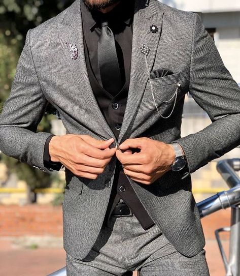 Gray Suits For Men With Black Shirt, Black And Gray Suit Men, Grey And Black Wedding Suit, Fall Wedding Suits For Men Grey, Black And Grey Suit Men Wedding, Dark Grey Prom Suit, Charcoal Gray Wedding Suit, Charcoal Suits For Men, Grey And Black Groomsmen Suits