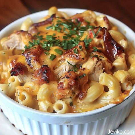 Barbecue Mac And Cheese, Bbq Chicken Mac And Cheese Recipes, Chicken And Mac And Cheese, Mac And Cheese Bowls With Chicken, Bbq Chicken Mac And Cheese, Mac And Cheese With Bbq Chicken, Bbq Chicken And Mac And Cheese, Barbecue Chicken Mac And Cheese, Honey Bbq Chicken Mac And Cheese