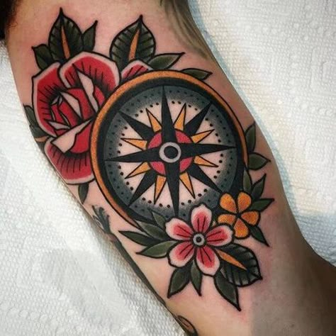 Colorful Solid Compass Tattoo with Dahlias and Roses Tattoo Finder, Traditional Compass Tattoo, Sailor Jerry Tattoos, Compass Tattoo Design, Old School Tattoos, Geniale Tattoos, Traditional Tattoo Art, Flowers Tattoo, American Traditional Tattoo