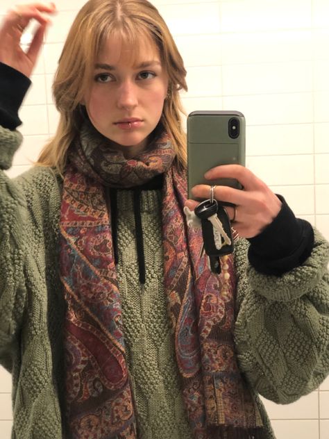 Green jumper, mirror selfie, selfie ideas, instagram ideas, scarf, winter fashion, selfie pics Green Jumper Outfit, Jumper Aesthetic, Selfie Pics, Bohemian Scarf, Green Jumper, Green Jumpers, Jumper Outfit, Fashion Selfie, Autumn Fits