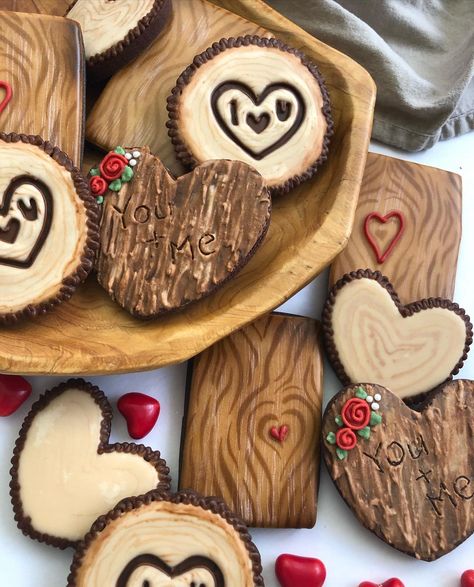 Flood Icing, Flooding Cookies, Cookie Decorations, Cookies Ideas, Catering Desserts, Heart Cakes, Shaped Cookies, Spring Cookies, Heart Shaped Cookies