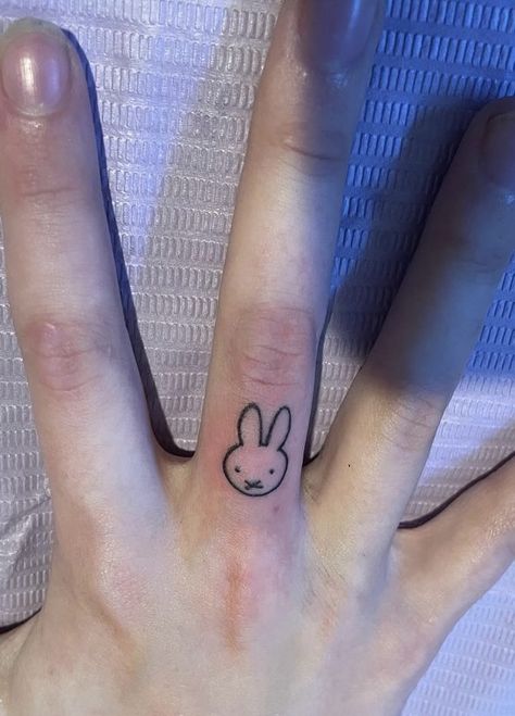 Tattoo Ideas Finger, Miffy Tattoo, Middle Finger Tattoo, Cake Tattoo, Fingers Tattoo, Finger Tattoo Ideas, Tattoo Art Design, Image Drawing, Stick Poke Tattoo