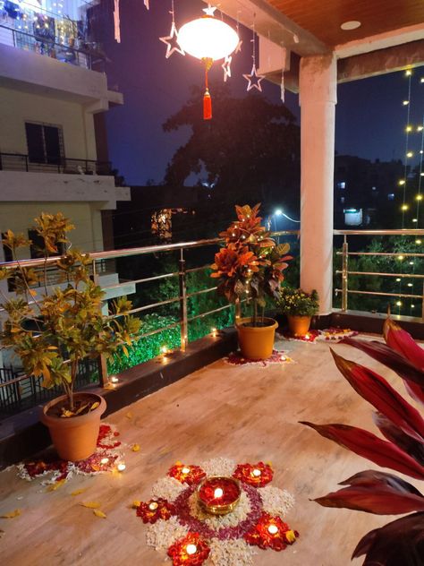 Home decoration for diwali Diwali Decorations At Home Lights Balcony, Balcony Decoration For Diwali, Lighting Ideas For Diwali, Diwali Decorations At Home Balcony, Diwali Balcony Decoration Ideas, Diwali Lights Decoration Balcony, Diwali Living Room Decor, Diwali Aesthetic Decor, Diwali Decorations At Home Lights