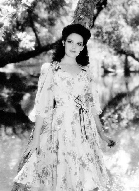 Linda Darnell, Old Hollywood Movie, Old Hollywood Actresses, She's A Lady, Old Hollywood Stars, Classic Actresses, Actrices Hollywood, Golden Age Of Hollywood, Hollywood Stars