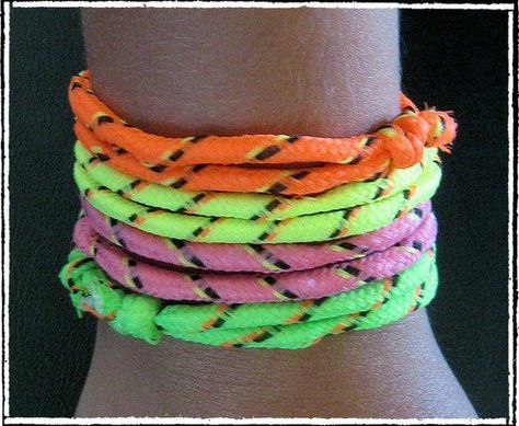 90s kids: Who remembers neon friendship bracelets? Neon Bracelets, 80s Theme Party, 90s Memories, 90s Toys, Fashion Themes, Childhood Days, School Memories, 90s Childhood, 90s Nostalgia