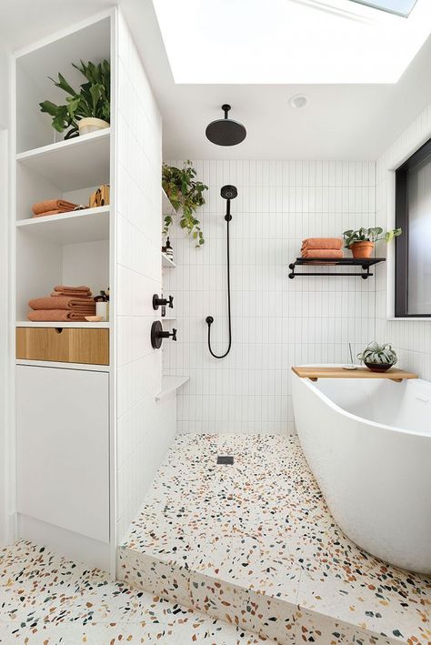 Designing a Bathroom Remodel on the Diagonal - Fine Homebuilding Kindergarten Toilet, Small Full Bathroom, Farmhouse Bathroom Remodel, Budget Bathroom Remodel, Home Building Tips, 아파트 인테리어, Bad Design, Tub Shower Combo, Bathroom Inspo