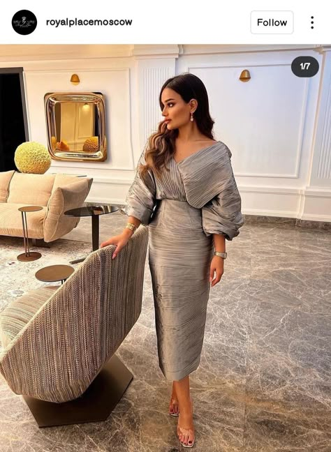 Simple Soiree Dresses, Modest Wedding Guest Dress, Classy Gowns, Mode Kimono, Soiree Dress, Gaun Fashion, Stylish Short Dresses, Women Dresses Classy, Elegant Dresses Classy