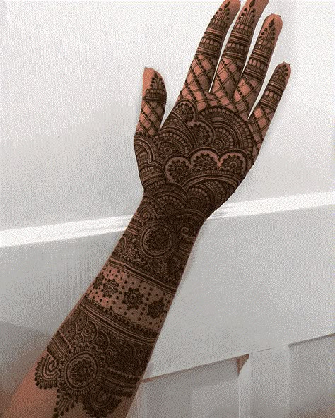 Bridesmaid Mehndi, Stylish Back Hand Mehndi, Henna Design Ideas, Full Hand Mehndi Design, Khafif Mehndi, Back Hand Mehndi Design, Back Hand Mehndi, Hand Mehndi Design, Mehndi Designs Bridal Hands