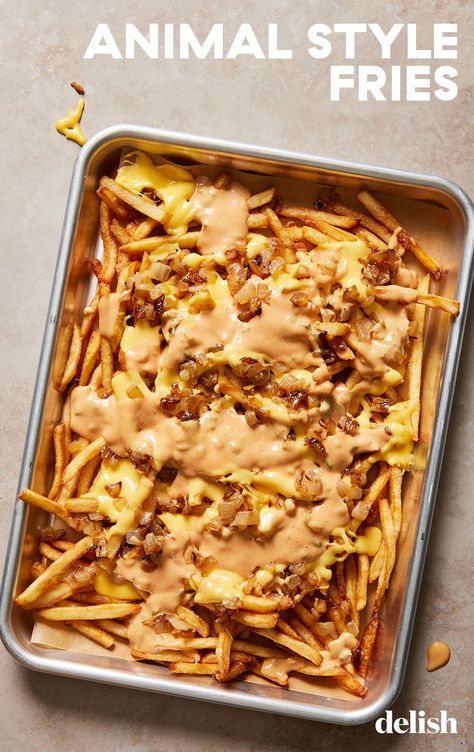 Animal-style fries might be from a secret menu, but they’re also pretty simple—crispy golden shoestring fries get covered with American cheese slices, grilled onions, and creamy Thousand Island-esque dressing. Animal Style Fries Recipe, Fries Aesthetic, Aesthetic Finder, Animal Fries, Shake Shack Burger, Animal Style Fries, Food Plates, Superbowl Appetizers, Food Aesthetics