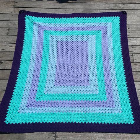 Granny Square Rectangle, Rectangle Granny Square, Granny Rectangle, Traditional Granny Square, Crochet Granny Stitch, Crochet Throws, Sunburst Granny Square, Granny Square Projects, Crocheted Afghans