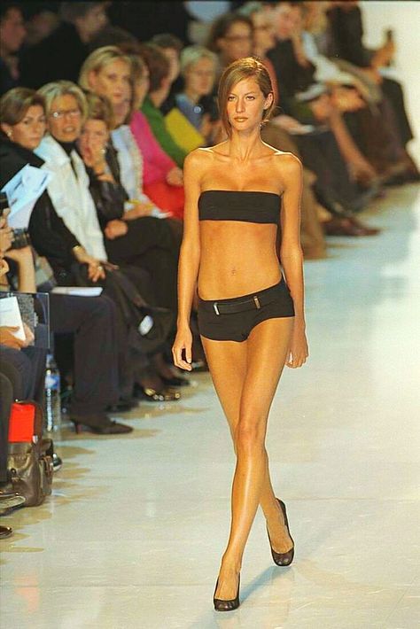 90s Runway Bikinis, Gisele Bundchen Yoga, Gisele Bundchen Icons, 90s Model Body, Gisele Bundchen Diet, Wl Motivation, Chic Diet, Gisele Bundchen Body, Model Core