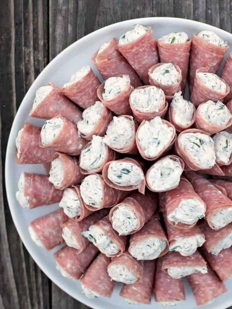 Cream Cheese Appetizers, Cream Cheese Appetizer Recipes, Salami Appetizer, Fruit Kabob, Cream Cheese Roll Up, Meat And Cheese Tray, Cheese Recipes Appetizers, Cream Cheese Appetizer, Cream Cheese Rolls