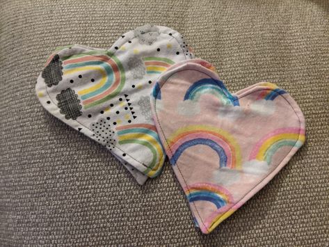 How to make fabric scent hearts for preemies in the NICU - NICU Lovies Bonding Hearts Nicu, Nicu Bonding Hearts, Nicu Crafts, Easy Baby Sewing Patterns, Premie Baby, Preemie Crochet, Knitting For Charity, Heart Projects, Diy Baby Shower Gifts