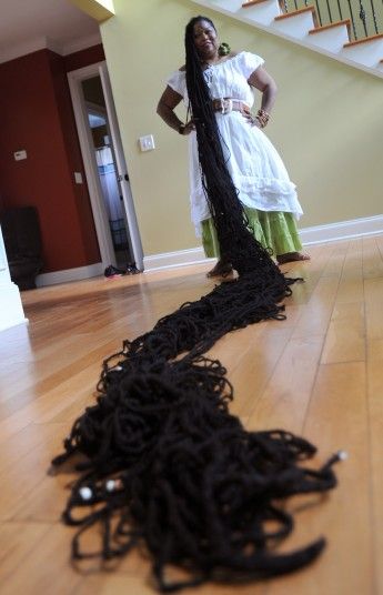 Asha Mandela shows off her record breaking dreadlocks on the floor of her home in Jonesboro, Georgia. Asha Mandela holds the world record for the longest all-natural dreadlocks, at 55ft her locks are longer than a London bus. Asha Mandela, Rapunzel Hairstyles, Worlds Longest Hair, Rastafarian Culture, Natural Dreadlocks, Longest Hair, Longer Hair Faster, Dread Braids, 19 August