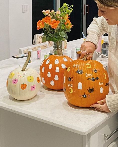 @nataliezacek on instagram Pumpkin Painting Party, Halloween Sleepover, Halloween Pumpkin Crafts, Carving Pumpkins, Halloween Pumpkin Designs, Creative Pumpkins, Pumpkin Party, Pumpkin Seasoning, Fall Feels