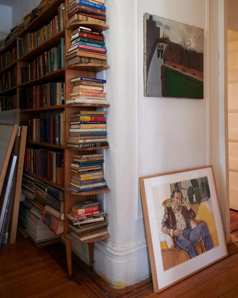 Alice Neel Apartment, Book Shelves Apartment, Book Shelves Design, Book Shelves Decor, Shelves Design Ideas, Alice Neel, Upper West Side Apartment, Shelves Decor, Shelves Design