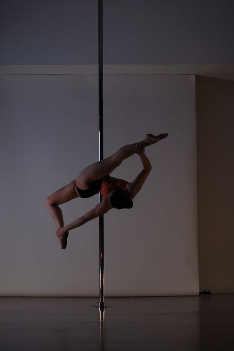 pole dance, pole fitness, jade Pole Dance Poses, Pole Shapes, Pole Poses Photo Shoots, Pole Photography, Pole Poses, Pole Dance Studio, Dance Pole, Pole Classes, Pole Sport