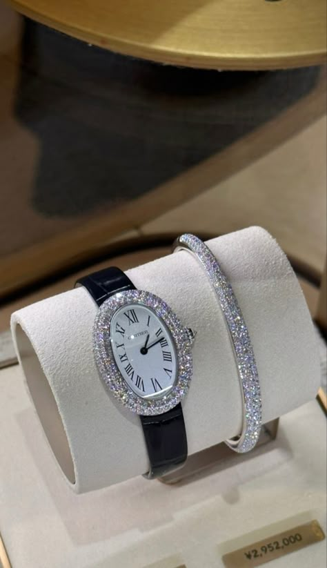 Luxury Watches Aesthetic, Cartier Watch Women, Cartier Aesthetic, Cartier Jewellery, Cartier Watches Women, Cartier Accessories, Jewelry Cartier, Diamond Watches Women, Pretty Watches