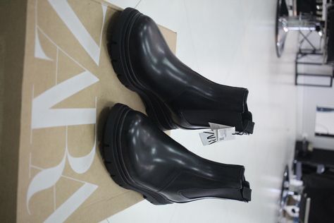 Zara Boots Outfit Men, Zara Boots Outfit, Black Men Casual Style, Loafers Men Outfit, Chelsea Boots Men Outfit, Casual Sporty Outfits, Boots Men Outfit, Instagram Animation, Gents Shoes