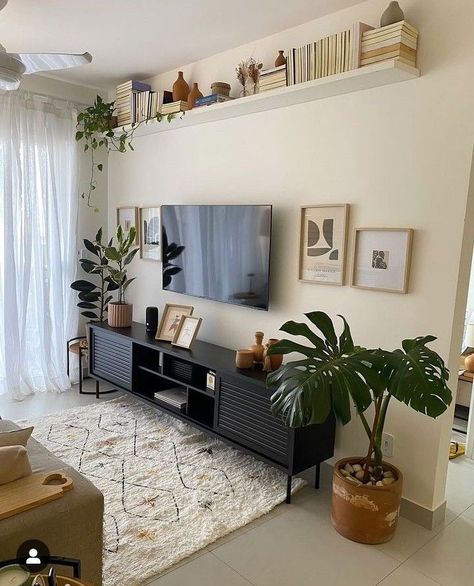 Ruang Tv, Colourful Living Room Decor, Deco Studio, Apartment Living Room Design, Dream Apartment Decor, Small Apartment Living Room, Small Living Room Decor, Small Apartment Living, Cozy Room Decor