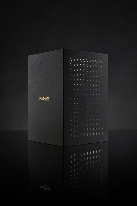 #esteañolovamosapetar on Packaging of the World - Creative Package Design Gallery Black Packaging Design, Vase Photography, Brand Bible, Luxury Box Design, Luxury Brand Packaging, Mental Coach, Luxury Packaging Design, Black Sheets, Black Packaging