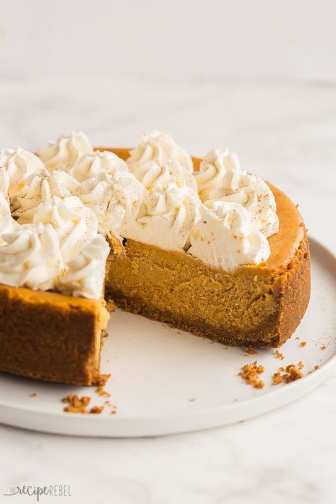 I know halloween is coming up quickly...would you trade in that pumpkin in the window and replace it with this Pumpkin Cheesecake? Check out the recipe!!! https://www.thereciperebel.com/pumpkin-cheesecake/?fbclid=IwAR2zCVEymHAgPUV052sDmjtD_xsai4Gyi_-9KUbGfNLDCpD3G45Q9uiNfQ0 Cheesecake No Water Bath, Best Pumpkin Cheesecake Recipe, Cheesecake Baked, Cheesecake Pumpkin, Rolo Pretzels, Dessert Thanksgiving, No Bake Pumpkin Cheesecake, Pudding Pie, Baked Cheesecake