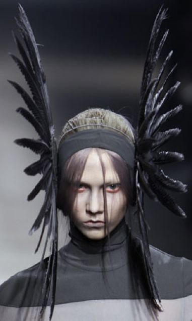 Feather Headpiece, Gareth Pugh, Head Gear, Head Pieces, Futuristic Fashion, Kylie Minogue, Black Feathers, Head Accessories, Dark Fashion