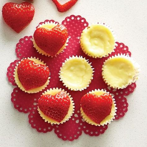 Mini+Heart+Cheesecakes+-+The+Pampered+Chef® Mini Heart Cheesecakes, Mini Cheesecakes With Vanilla Wafers, Cheesecakes Recipes, Top Desserts, Mini Strawberry Cheesecake, Dessert Pies, Mini Tarts, Cheesecake Mini, Strawberry Dessert Recipes