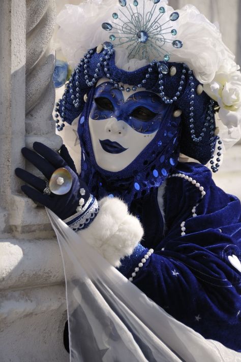 Blue Jester Aesthetic, Venetian Costumes, Venice Carnival Costumes, Venetian Carnival Masks, Venetian Carnival, Carnival Of Venice, Venice Carnival, Masquerade Costumes, Venetian Masks