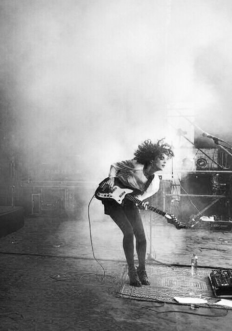 Annie Clark / St. Vincent Sketchbook Poses, Guitar Cinematography, Female Guitarist Photoshoot, St Vincent Annie Clark, Violin Street Performer, Black And White Guitar Photography, Annie Clark, Rock & Roll, Guitar Girl