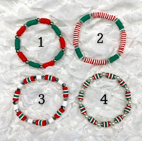 Preppy Christmas Clay Bead Bracelets, Clay Beads Bracelet Ideas Christmas, Preppy Christmas Bracelets, Christmas Heishi Bracelet, Clay Bead Bracelet Ideas Christmas, Christmas Clay Bead Bracelet Ideas, Homemade Bracelets With Beads, Christmas Clay Bead Bracelets, Heishi Bracelet Ideas