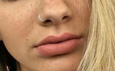 Nose Ring Left Side, Piercing Inspo Nose, Elegant Piercings, Nose Piercing Inspo, Nostril Piercing Ring, Nose Ring Aesthetic, Simple Nose Ring, Nose Piercing Nostril, Nose Peircing