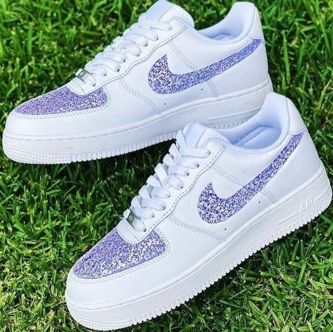 Blue Nike Air Force, Quinceanera Shoes, Blue Nike Air, Nike Air Force 1 White, Custom Sneakers Diy, Diy Sneakers, Trendy Shoes Sneakers, Jordan Shoes Girls, Chic Sneakers