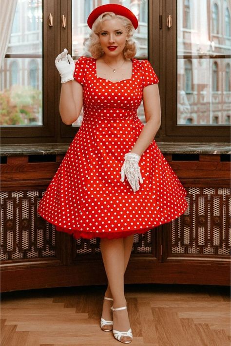 Retro Classic Outfit, Vintage Aesthetic Outfits 50s, Retro 1950s Fashion, Dti 1950s Outfit Theme, 1950s Fashion Dress To Impress, Polka Dots Fashion Vintage, Dress To Impress Theme Retro Style, 50s Pinup Outfits, Red Polka Dot Dress Outfit