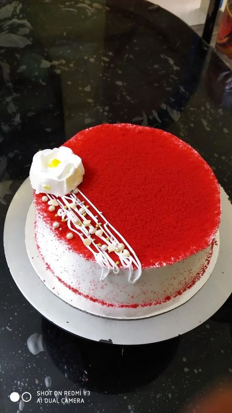 Cake art Redvelvet Cake Designs, Redvelvet Cake Design, Velvet Cake Design, Red Velvet Cake Design, Red Velvet Cake Decoration, Redvelvet Cake, Velvet Design, Fathers Day Cake, Velvet Cream