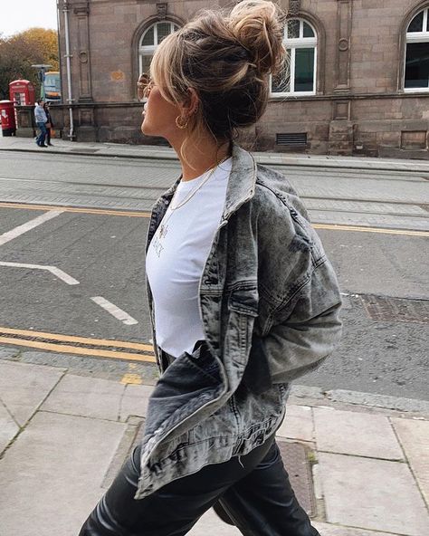 JAMIE GENEVIEVE (@jamiegenevieve) • Instagram photos and videos Jaime Genevieve, Jamie Genevieve, Clothes For Women In 30's, Mum Fashion, Zara T Shirt, Salon Style, Sunday Dinner, Street Style Summer, Leather Trousers