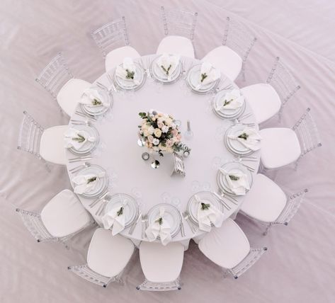 Here is how to choose the right size and style table rental for your party. Includes tips for how many people will fit at each table. Birthday Table Decorations Simple, Table Decorations Simple, Event Table Decorations, Fun Centerpieces, Table Decorations Birthday, 60 Inch Round Table, Round Table Settings, Party Centerpieces Diy, Centerpieces Simple