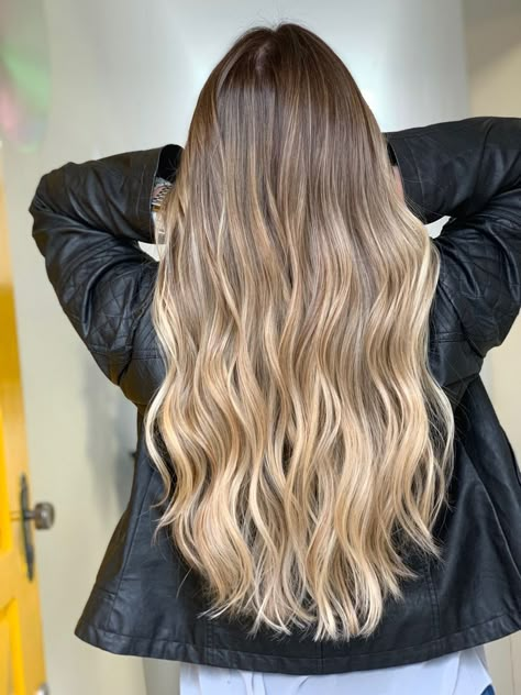 Balayage With Light Brown Roots, Blond Melir Hair Brown, Golden Blonde Balayage On Brown Hair, Warm Blonde Babylights, Balayage With Babylights, Ombre Hair Blonde, Brown Hair Inspo, Brunette Hair With Highlights, Balayage Hair Dark