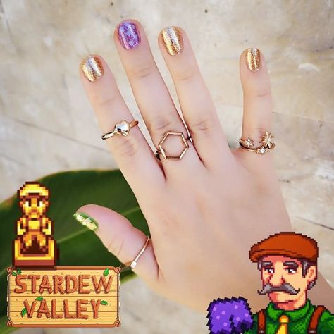 Thumb green with gold foil detail, middle purple with lighter purple dots, the rest shimmery gold. Stardew Valley Nails, Green Accent Nails, Nails Purple And Green, Pretty Fingers, Stardew Valley Fanart, Gold Statue, Purple Nail Art, Nails Purple, Purple Nail