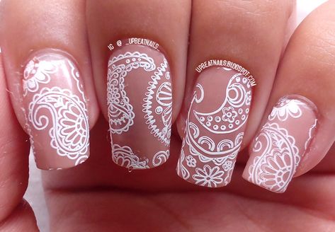 Paisley Pattern Nails, Paisley Nails Design, Rain Nails, Paisley Nails, Paisley Nail Art, Gold Toe Nails, Rose Gold Nail Polish, Nail Art Stencils, Quick Nail Art