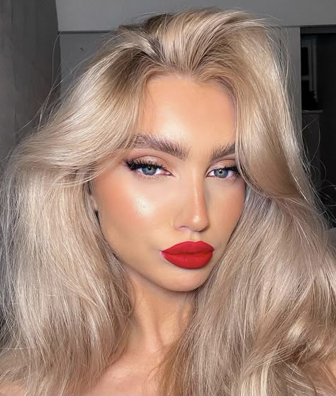 Red Lip Makeup Look Blondes, Red Lipstick Makeup Looks Blonde, Red Lip Makeup Blonde, Red Lips Blonde Hair, Makeup Red Lips Blonde, Blonde Red Lips, Glam Red Lip Makeup Look Blonde, Red Lipstick Makeup Blonde, Blonde Hair Red Lips