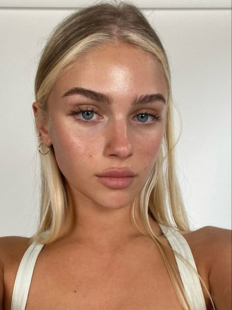 Smink Inspiration, Blonde Hair Inspiration, Blonde Hair Blue Eyes, Haircut And Color, Glowy Makeup, 가을 패션, Girls Makeup, Pretty Makeup, Cute Makeup