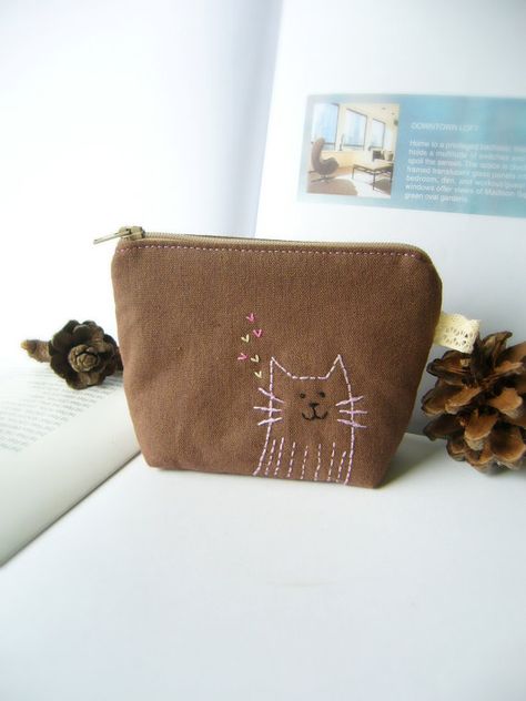 Handmade Coin Purse, Purse Embroidery, Handmade Leather Bag Pattern, Embroidery Purse, Cat Wallet, Embroidered Cat, Simple Hand Embroidery Patterns, Cat Purse, Diy Bags Purses