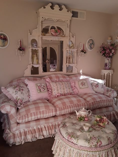 Muebles Shabby Chic, Sofa Vintage, Chic Sofa, Pink Furniture, Chic Room, Decoration Shabby, Shabby Chic Living, Shabby Chic Room, Romantic Shabby Chic